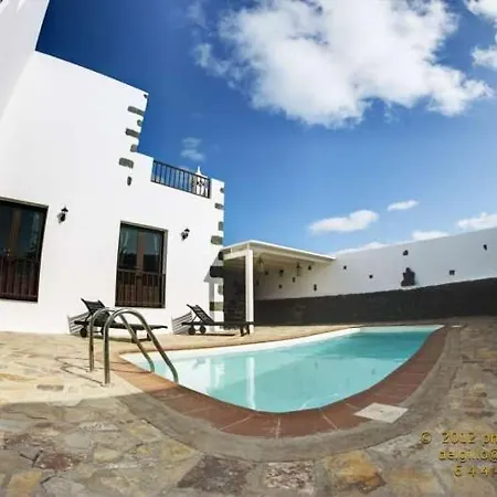 Lejlighed Sleeps 9 Pool Wifi Tinajo